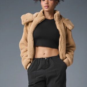 Alo Yoga Foxy Sherpa Jacket, Camel, Size Small, 100% Authentic, Great Condition